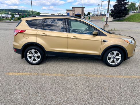 Used 2015 Ford Escape SE w/ Equipment Group 201A AWD/4WD image 1