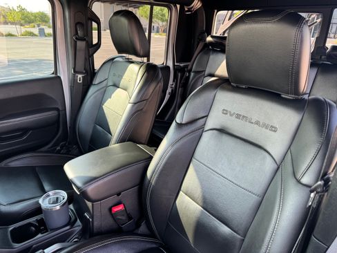Used 2020 Jeep Gladiator Overland image 9