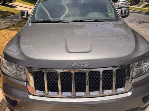 Used 2013 Jeep Grand Cherokee Overland RWD image 16