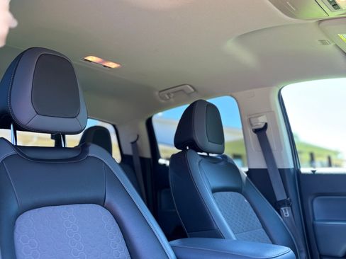 Used 2018 Chevrolet Colorado Z71 AWD/4WD image 19