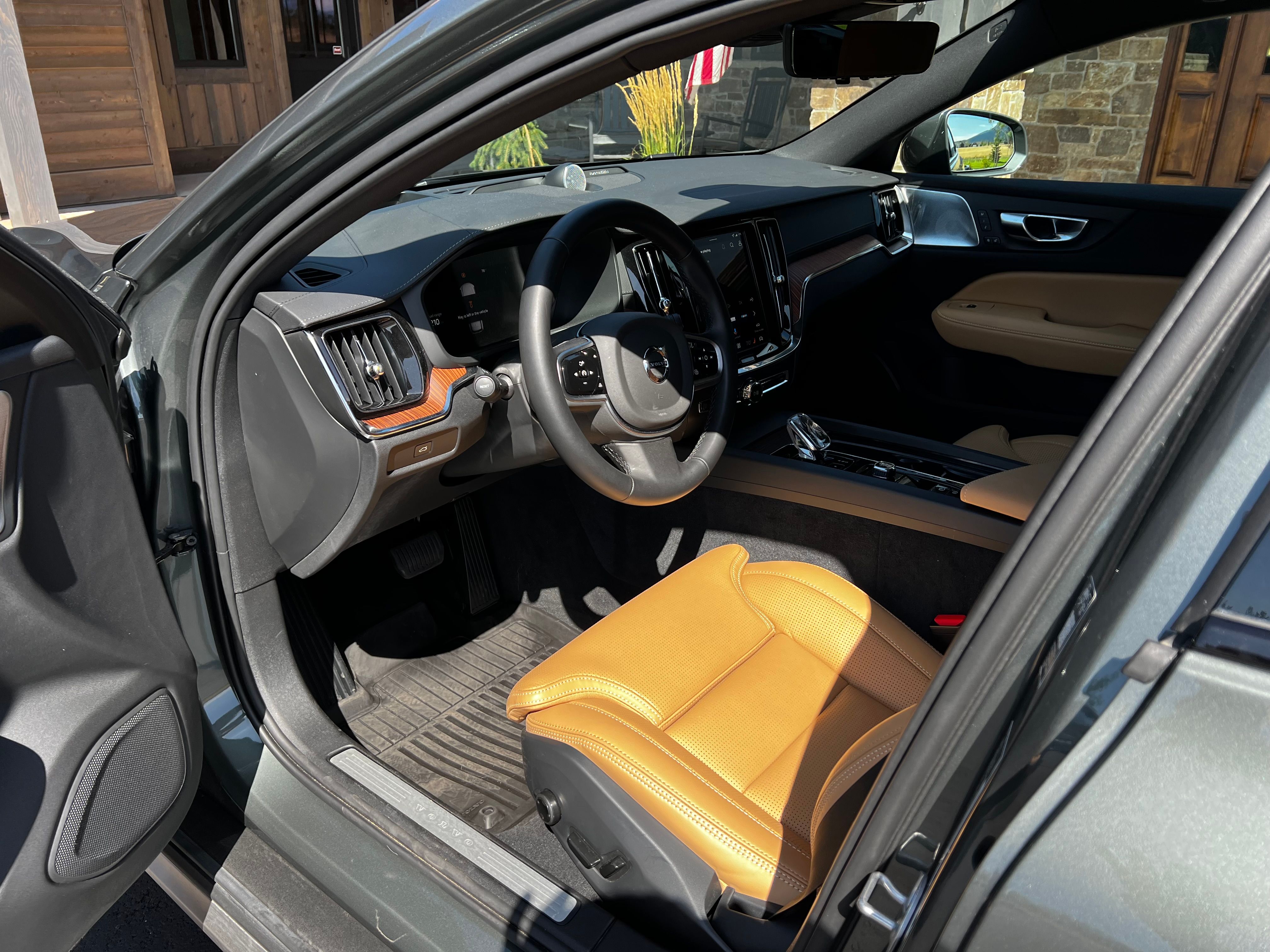 Used 2026 Volvo V60 B5 Cross Country Ultra w/ Protection Package Premier AWD/4WD image 8