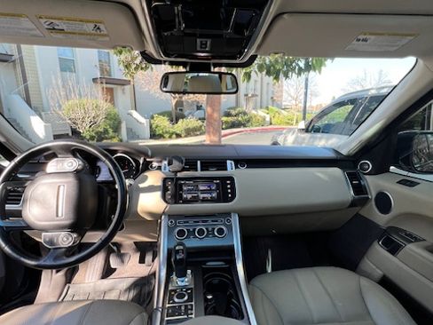 Used 2016 Land Rover Range Rover Sport SE image 10