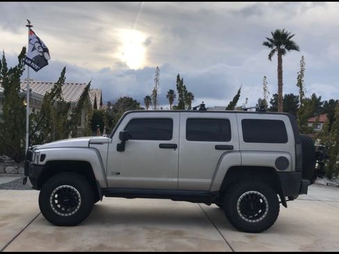Used 2008 HUMMER H3 Luxury image 1
