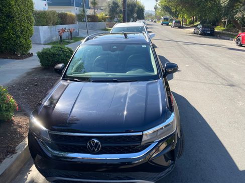 Used 2023 Volkswagen Taos SE image 2