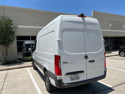 Used 2021 Mercedes-Benz Sprinter 2500 image 6