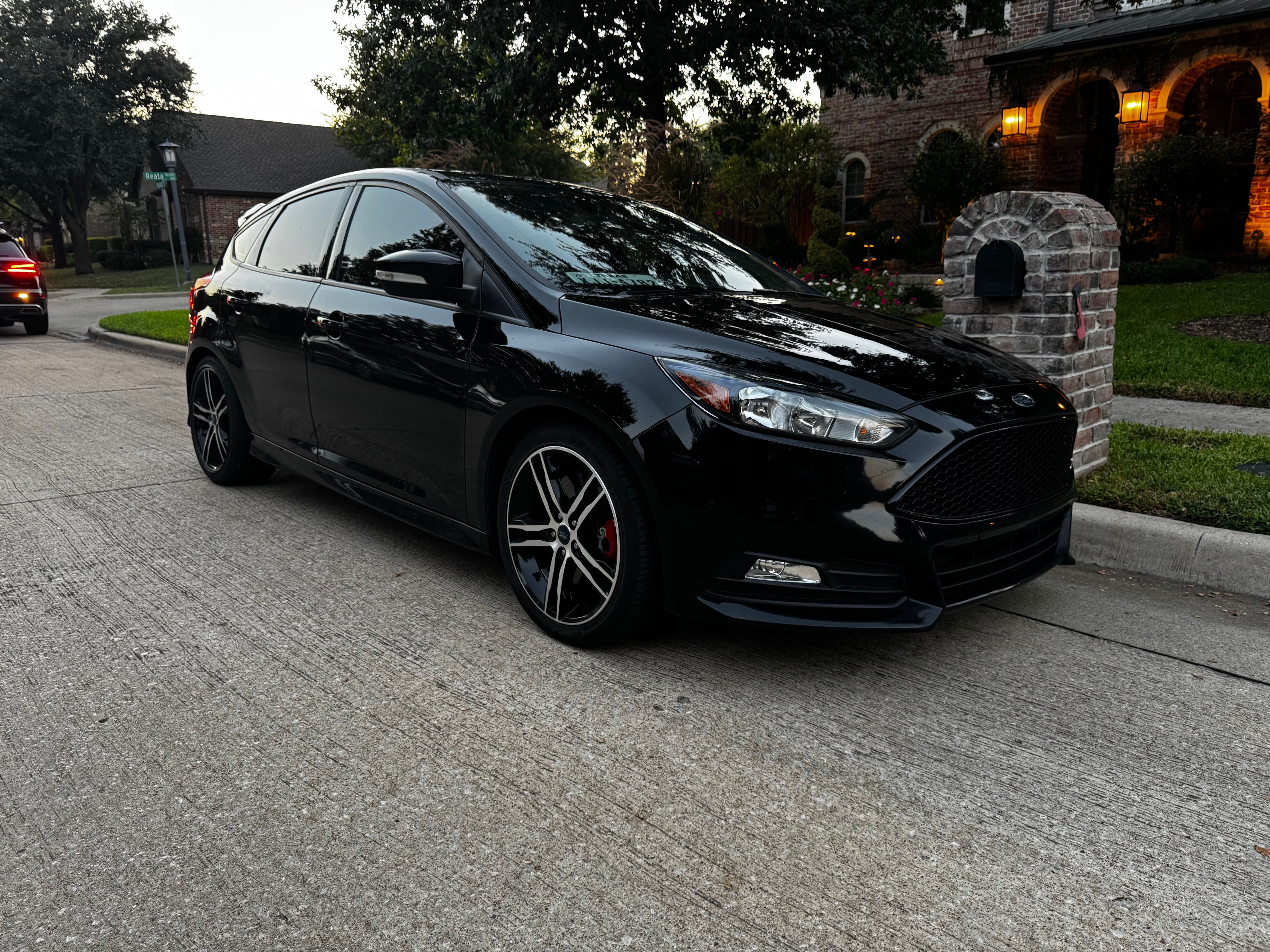 Used 2017 Ford Focus ST FWD image 1