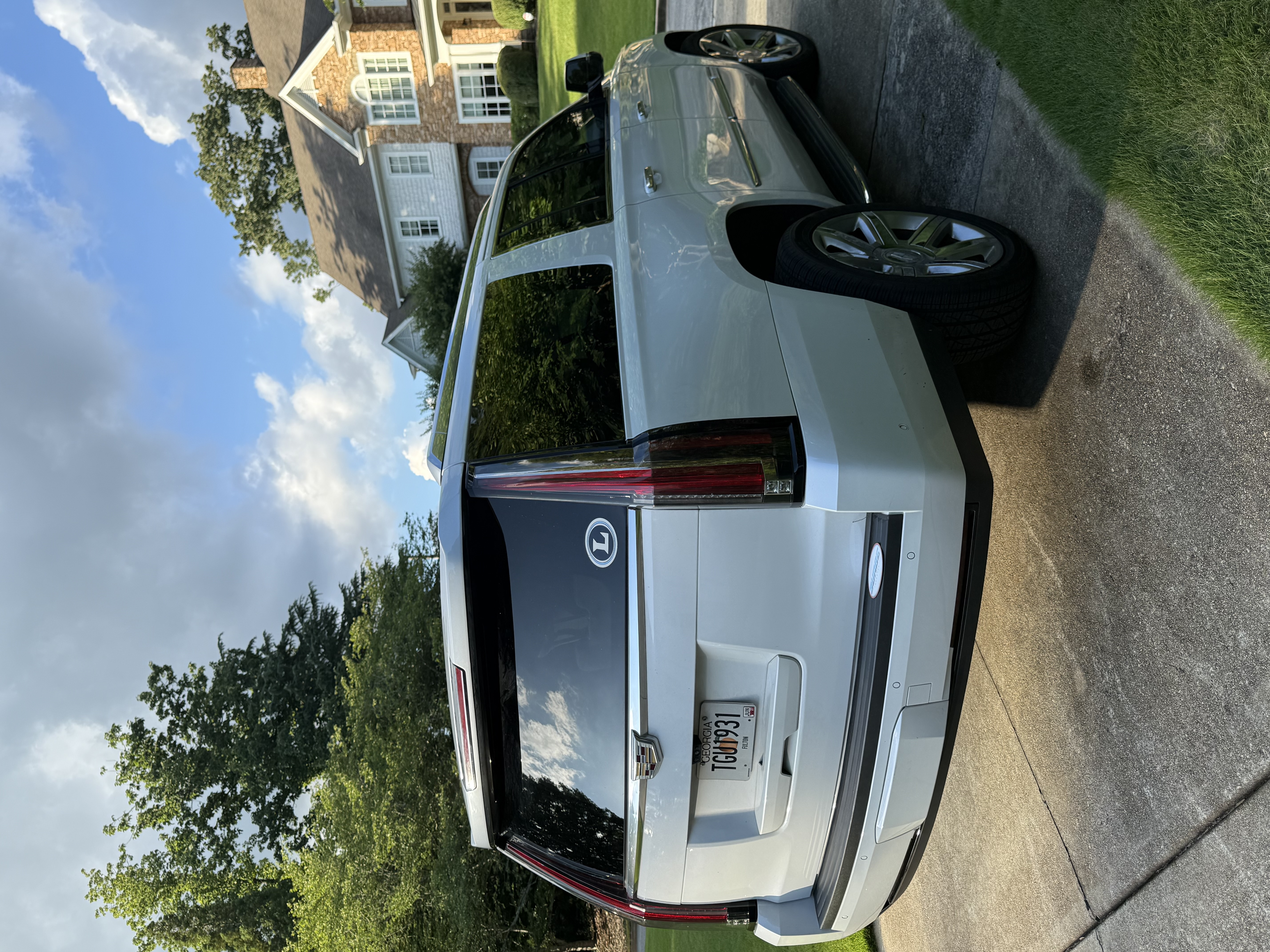 Used 2017 Cadillac Escalade ESV Luxury AWD/4WD image 4