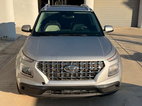 Used 2024 Hyundai Venue SEL image 1