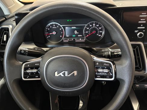 Used 2023 Kia Sorento LX AWD/4WD image 10