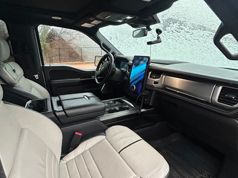 Used 2022 Ford F150 Lightning Platinum image 9