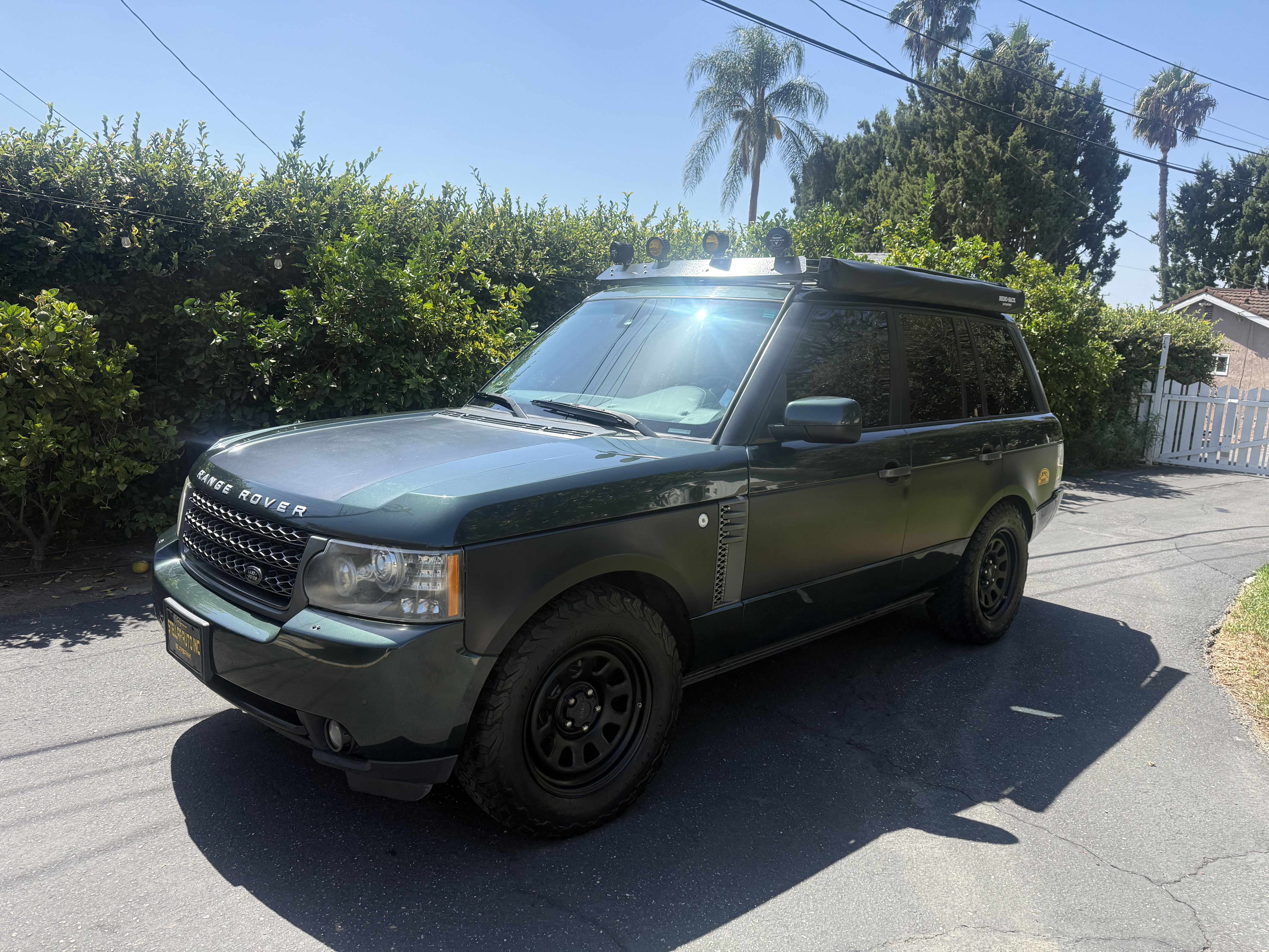 Used 2011 Land Rover Range Rover HSE AWD/4WD image 2