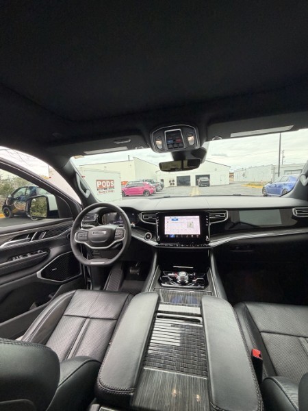 Used 2022 Jeep Wagoneer Series III w/ Premium Group I AWD/4WD image 16