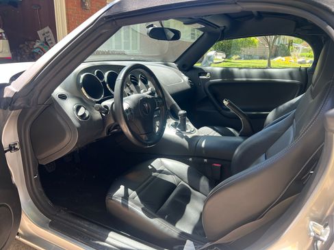 Used 2007 Pontiac Solstice Convertible w/ Premium Package RWD image 6