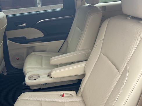 Used 2016 Toyota Highlander Limited Platinum image 22