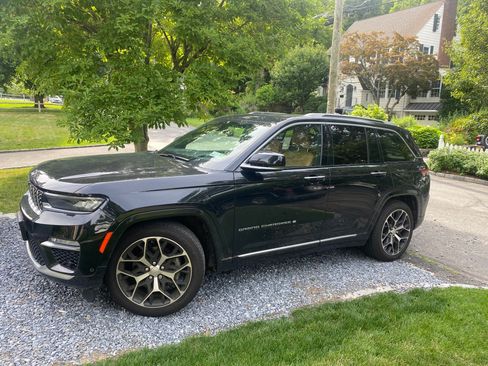 Used 2022 Jeep Grand Cherokee Summit AWD/4WD image 1
