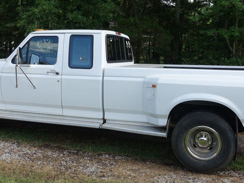 Used 1997 Ford F350 2WD SuperCab DRW image 1