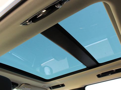 Used 2024 Land Rover Range Rover SE image 14