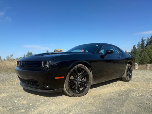 Used 2018 Dodge Challenger SXT w/ Blacktop Package image 2