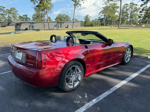 Used 2008 Cadillac XLR RWD image 13