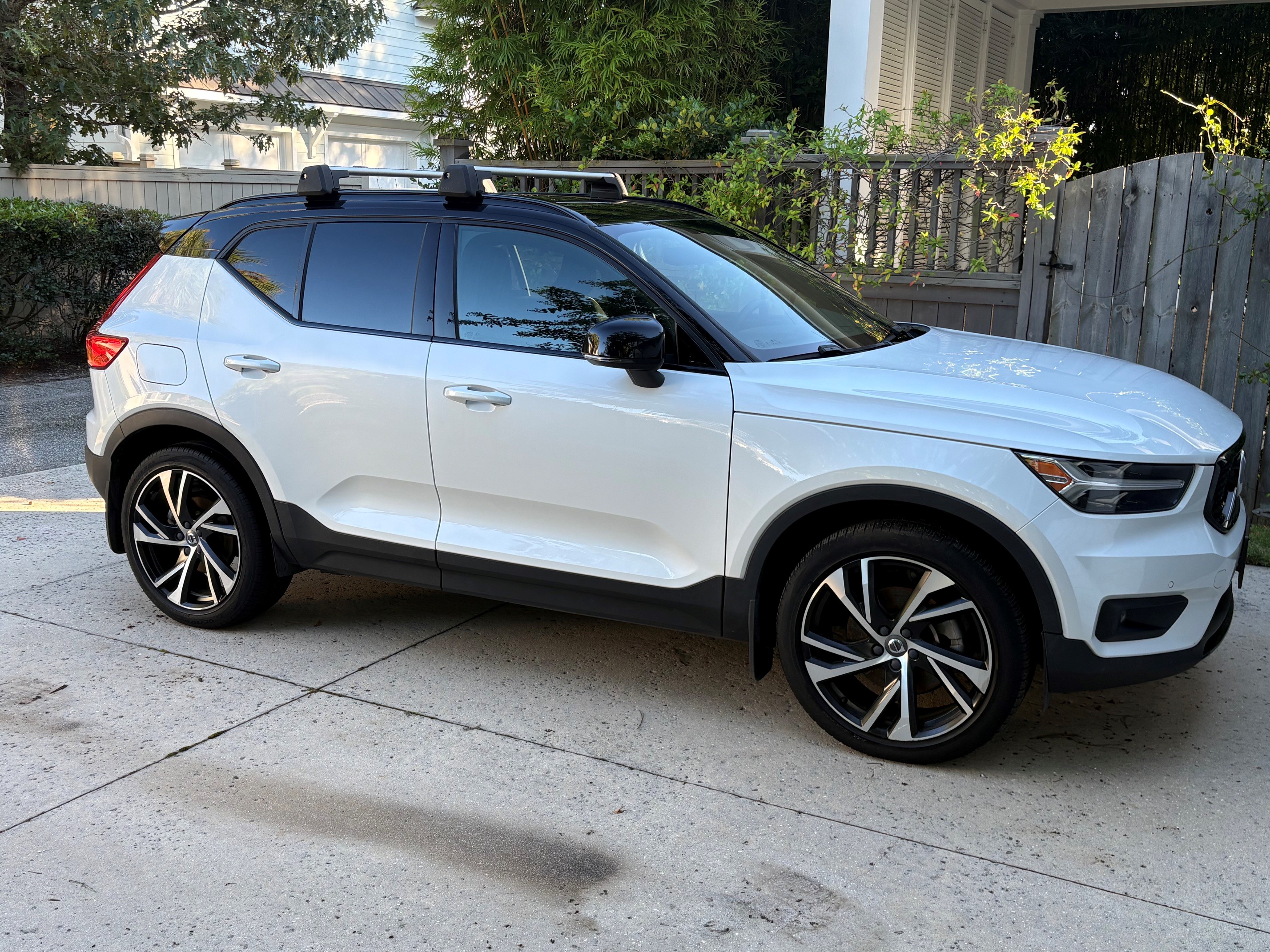 Used 2021 Volvo XC40 T5 R-Design w/ Climate Package AWD/4WD image 2