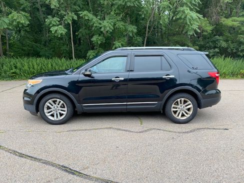 Used 2011 Ford Explorer XLT w/ 202A Rapid Spec Order Code FWD image 1