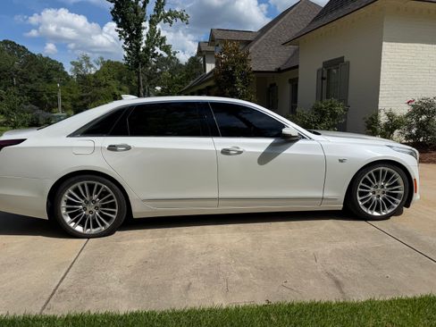 Used 2018 Cadillac CT6 Premium Luxury w/ Super Cruise Package AWD/4WD image 4