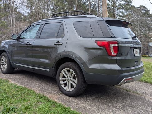 Used 2016 Ford Explorer XLT w/ Equipment Group 202A image 8