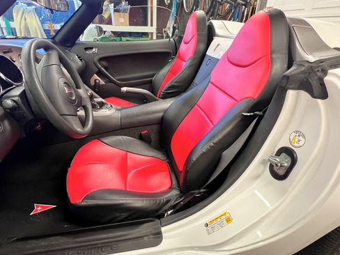 Used 2006 Pontiac Solstice Convertible image 4