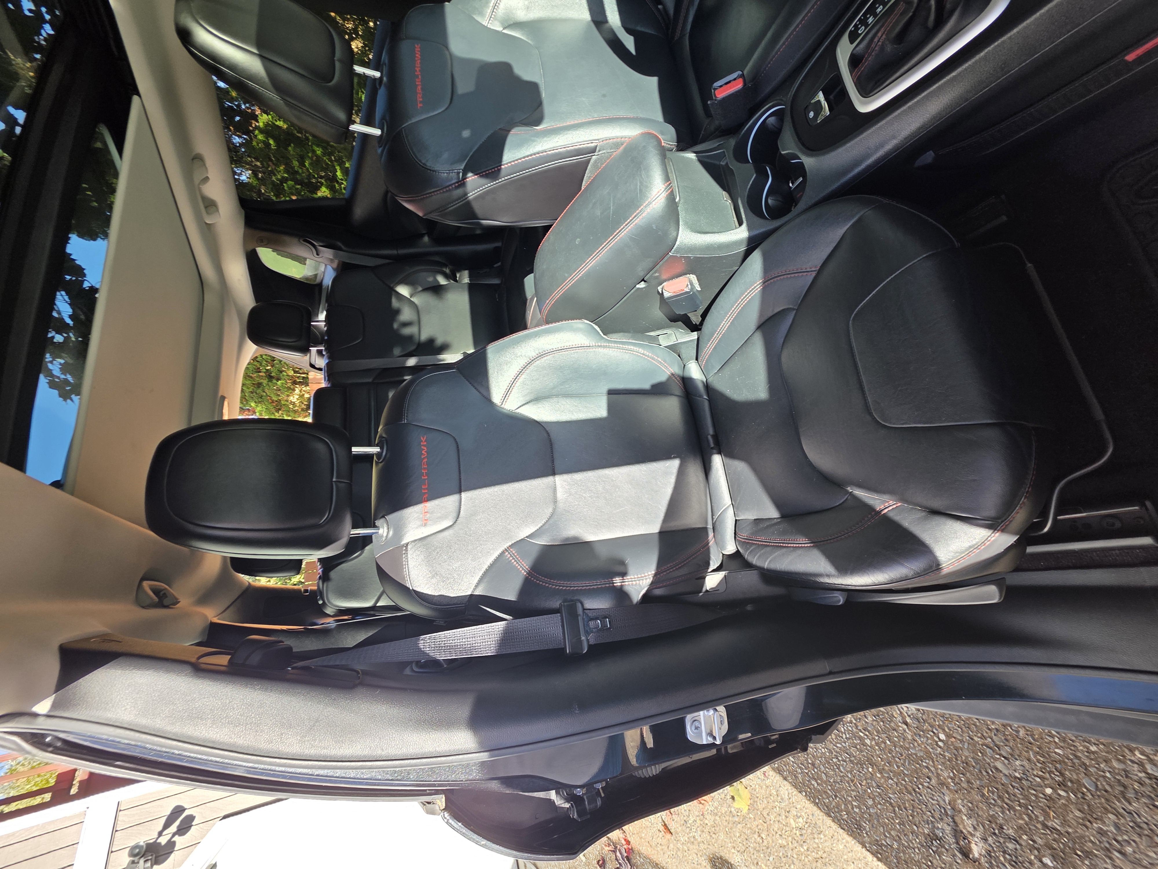 Used 2016 Jeep Cherokee Trailhawk w/ Comfort/Convenience Group AWD/4WD image 12