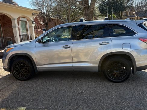 Used 2015 Toyota Highlander Limited image 2