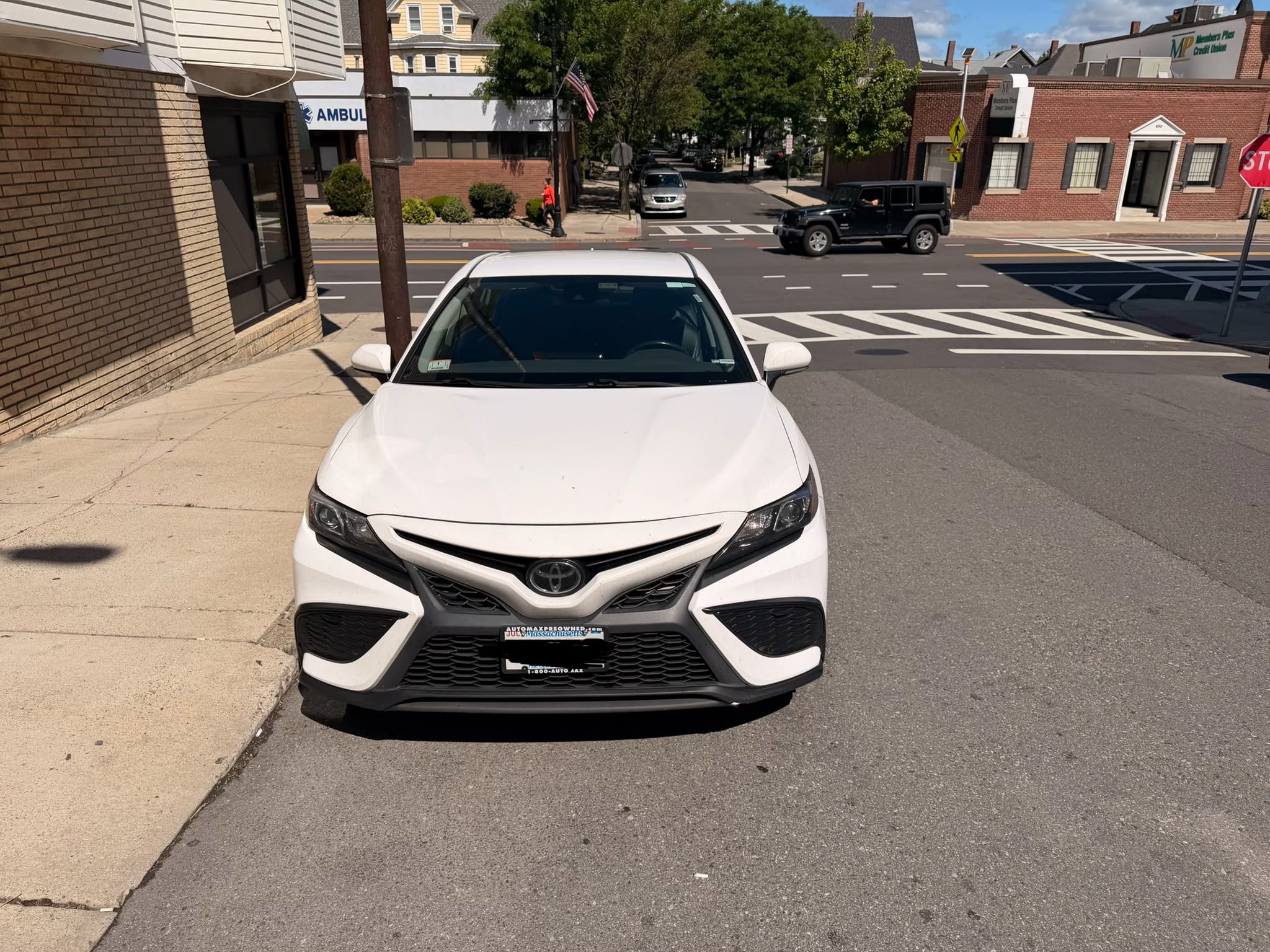 Used 2022 Toyota Camry SE FWD image 1