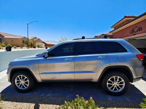 Used 2014 Jeep Grand Cherokee Limited w/ Trailer Tow Group IV AWD/4WD image 4