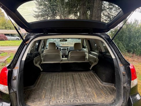 Used 2011 Subaru Outback 2.5i Premium image 4