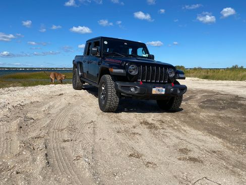 Used 2021 Jeep Gladiator Rubicon AWD/4WD image 2