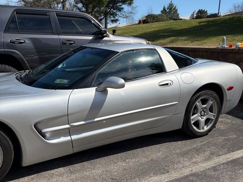 Used 1998 Chevrolet Corvette Coupe w/ Roof Pkg image 4