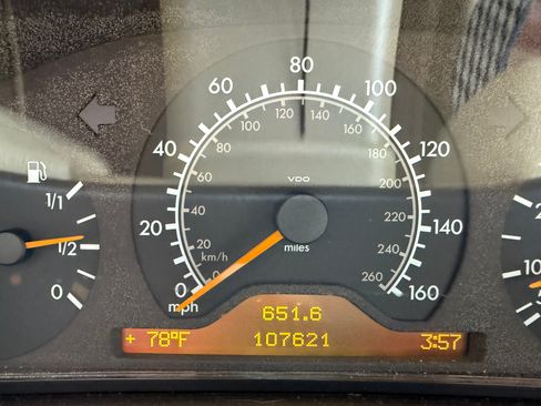 Used 1999 Mercedes-Benz E 320 4MATIC Wagon image 6