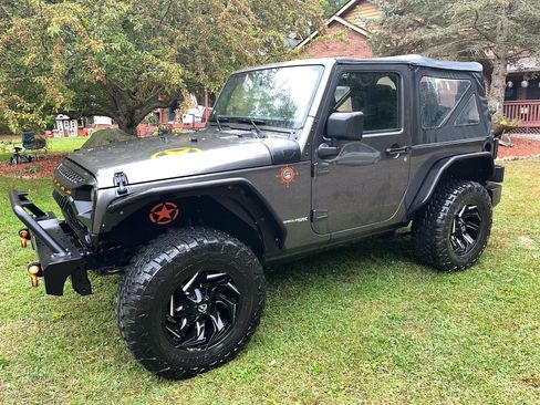 Used 2018 Jeep Wrangler Sport image 8