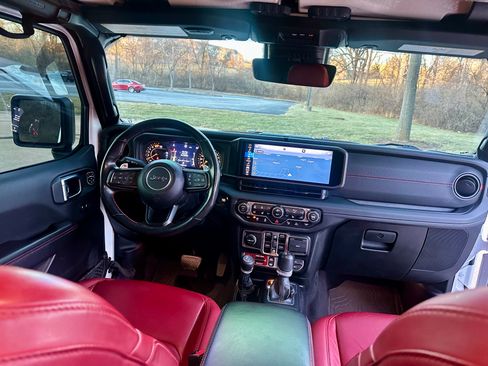 Used 2024 Jeep Wrangler Unlimited Rubicon 392 image 21