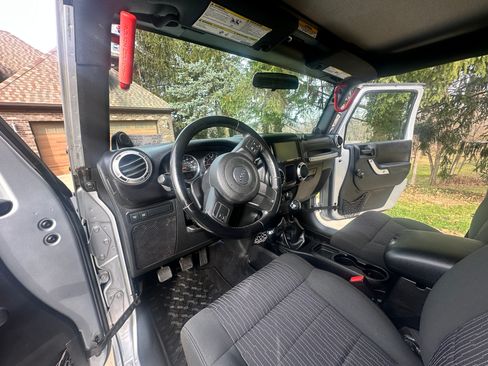 Used 2012 Jeep Wrangler Rubicon w/ Dual Top Group image 13