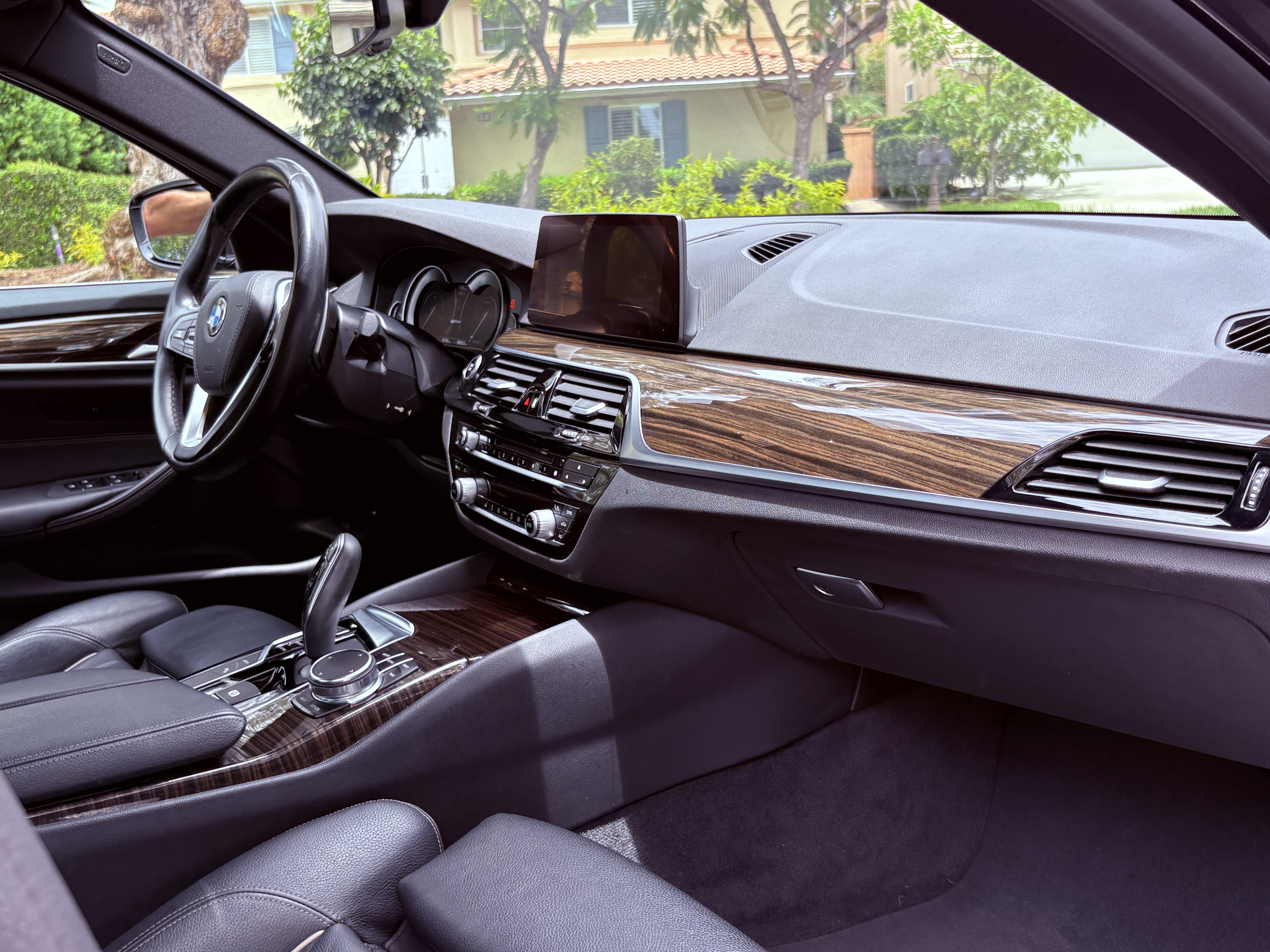 Used 2019 BMW 530e w/ Convenience Package RWD image 10