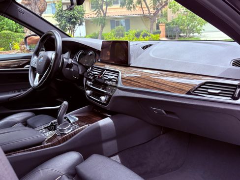Used 2019 BMW 530e w/ Convenience Package RWD image 10