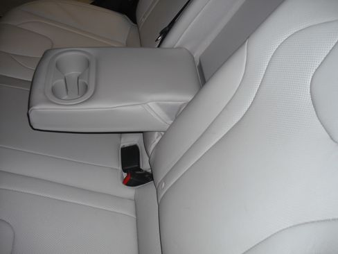 Used 2021 Hyundai Elantra Limited w/ Cargo Package image 12