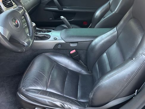 Used 2006 Chevrolet Corvette Convertible w/ Preferred Equipment Group RWD image 24