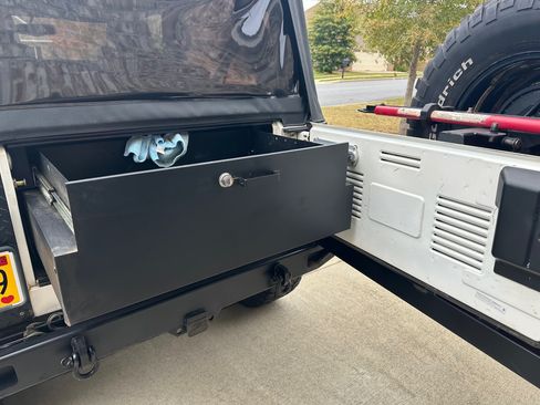 Used 2005 Jeep Wrangler Unlimited Rubicon w/ Security Group image 10