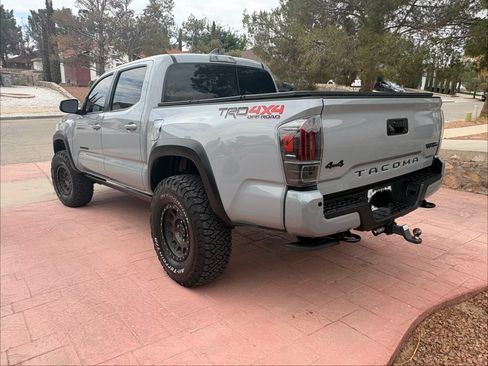 Used 2018 Toyota Tacoma TRD Off-Road AWD/4WD image 5