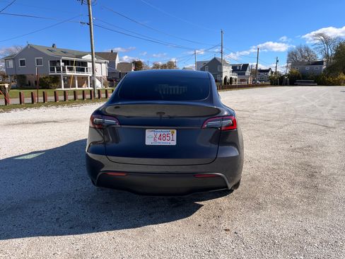 Used 2024 Tesla Model Y Long Range image 8