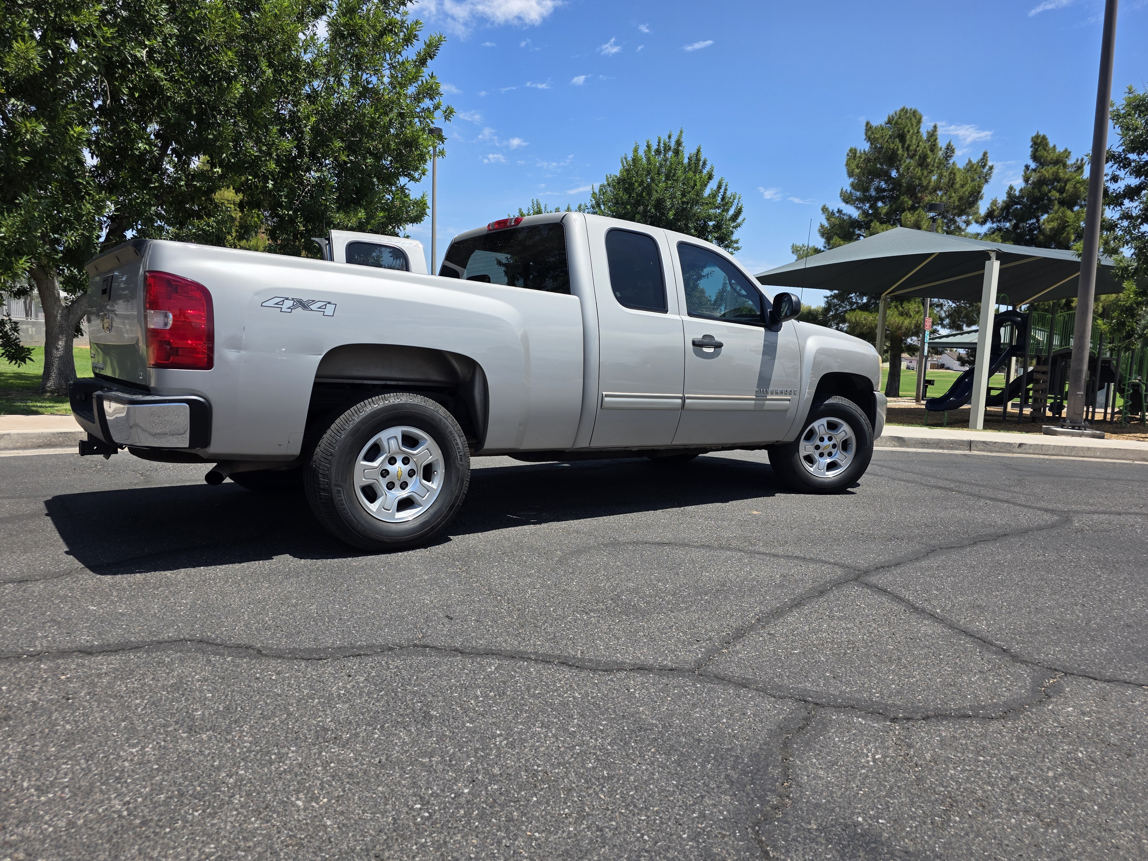 Used 2009 Chevrolet Silverado 1500 LT w/ Power Pack Plus AWD/4WD image 8