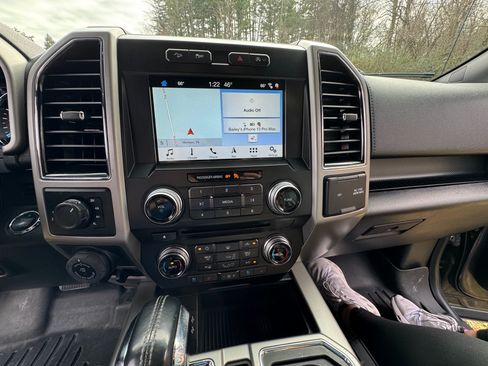 Used 2018 Ford F150 Lariat w/ Equipment Group 502A Luxury image 13