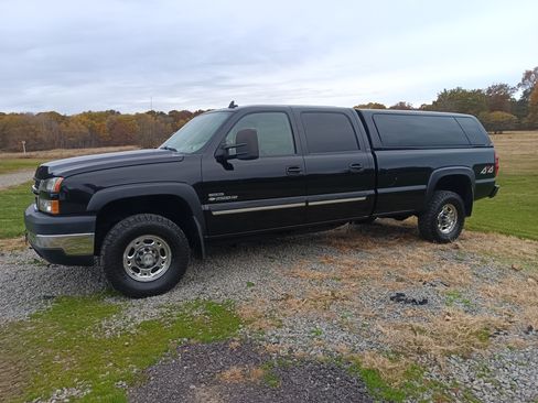 Used 2007 Chevrolet Silverado 2500 LT w/ Heavy-Duty Power Package image 2