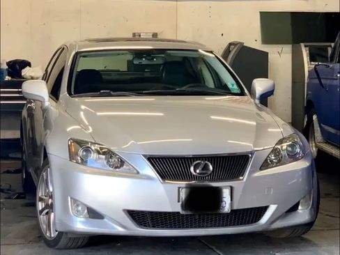Used 2008 Lexus IS 350 image 2